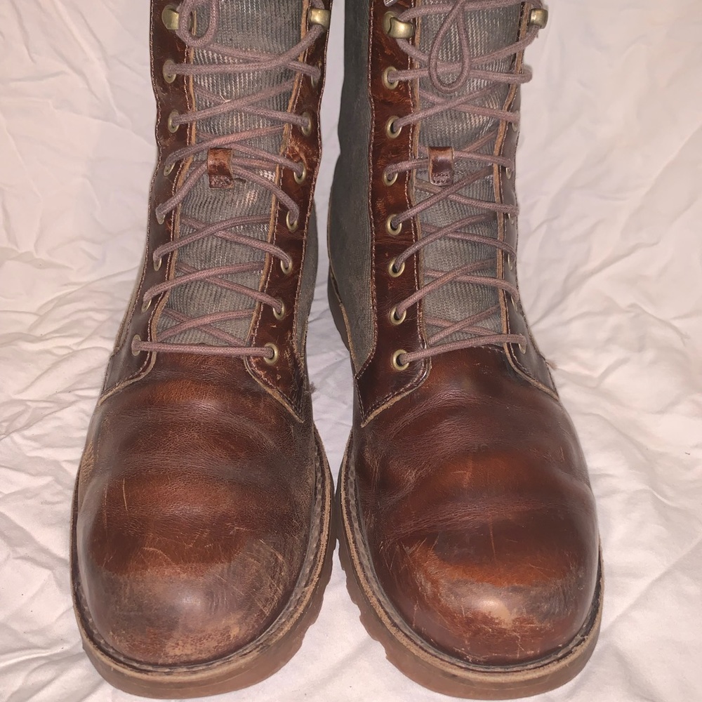 UGG Australia Montgomery Leather Winter Boots mens Size 10.